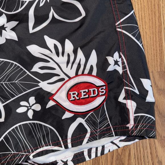 Cincinnati Reds MLB Black Hawaiian Swim Trunks Medium Lined Logo Mens - Picture 2 of 10